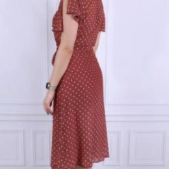 Produkt Bruine Midi-Jurk Met Stippen, Licht Materiaal, Zeer Stijlvol - John Zack / XXL 8 Produkt Bruine Midi-Jurk Met Stippen, Licht Materiaal, Zeer Stijlvol - John Zack / XXL -Dameskleding Verkoop 468x840 3