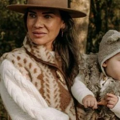 Alwero Dames Gilet "Gerda Aran 100% Wol " Bruin - Maat M 11 Alwero Dames Gilet "Gerda Aran 100% Wol " Bruin - Maat M -Dameskleding Verkoop 550x366 2