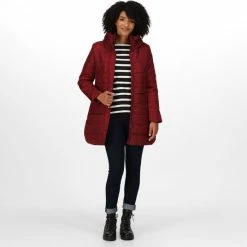 De Regatta Pamelina Wandeljas - Dames - Gewatteerd - Waterafstotend - Donker Rood -Dameskleding Verkoop 550x536 1