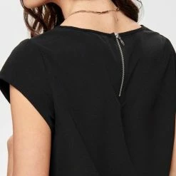 ONLY ONLVIC SS SOLID TOP NOOS WVN Dames T-Shirt - Maat 34 17 ONLY ONLVIC SS SOLID TOP NOOS WVN Dames T-Shirt - Maat 34 -Dameskleding Verkoop 550x733 418