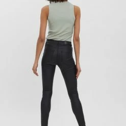 VERO MODA VMSEVEN NW SS SMOOTH COATED PANTS NOOS Dames Broek - Maat XXL -Dameskleding Verkoop 550x802 6