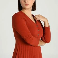 Cassis Lange, Effen Plisséjurk Met Decoratieve Knopen -Dameskleding Verkoop 550x822 8