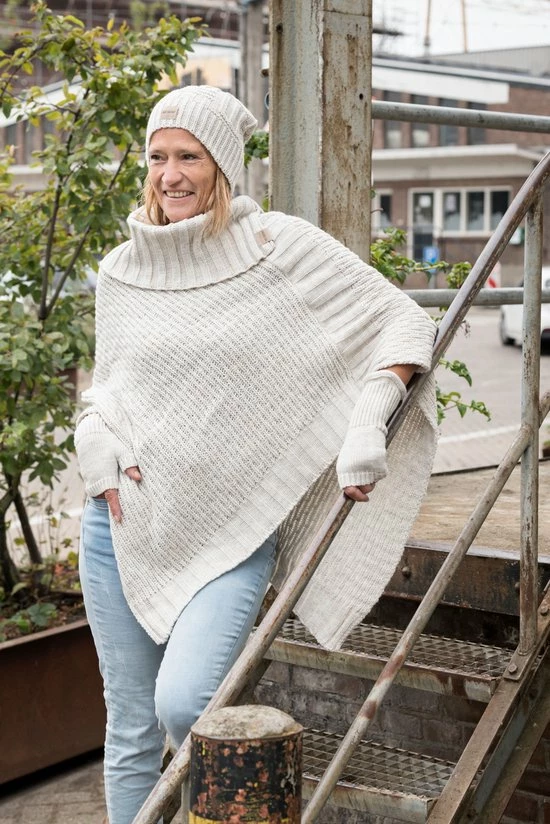 Knit Factory Nicky Gebreide Dames Poncho - Jeans - One Size - Met Opstaande Kraag 7 Knit Factory Nicky Gebreide Dames Poncho - Jeans - One Size - Met Opstaande Kraag - Afbeelding 7