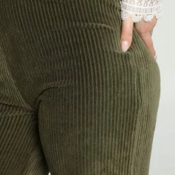 Cassis Lange, Effen Broek In Ribfluweel -Dameskleding Verkoop 550x825 375