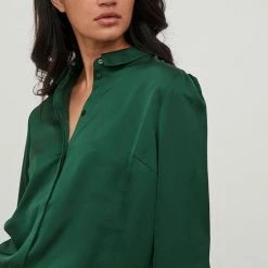 Vila Blouse Viellette Satin L/s Shirt/su - Noos 14063320 Pineneedle Dames Maat - W44 14 Vila Blouse Viellette Satin L/s Shirt/su - Noos 14063320 Pineneedle Dames Maat - W44 -Dameskleding Verkoop 550x825 389