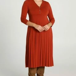 Cassis Lange, Effen Plisséjurk Met Decoratieve Knopen -Dameskleding Verkoop 550x825 513