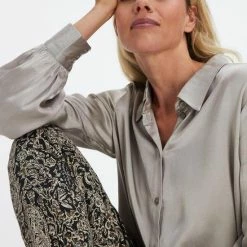 Red Button Blouse Boebie Satin Srb3069 Pebble Dames Maat - XL